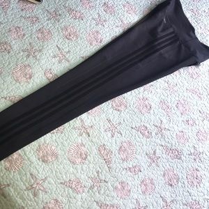 NWT 🌺 Adidas 3 stripe leggings